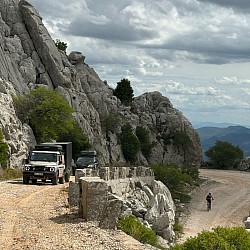 Serpentinen im Velebit-Gebirge